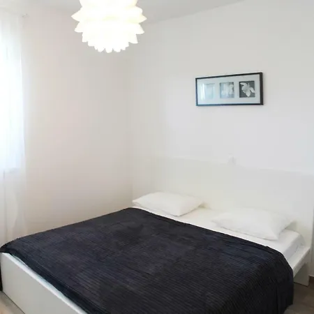 Luxury With Private Pool Apartman *